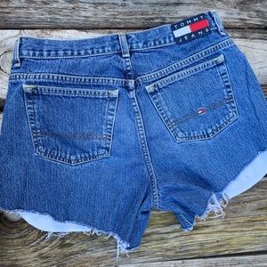 HIGH WAISTED TOMMY HILFIGER CUT OFF SHORTS